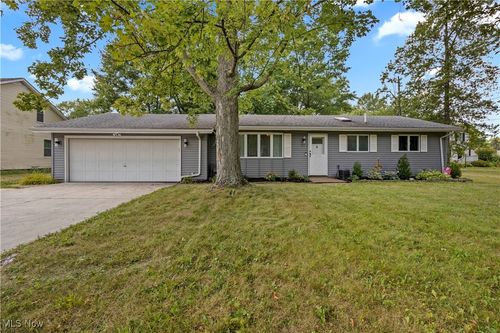 7008 Stearns Rd, Olmsted Twp, OH, 44138-1133 | Card Image
