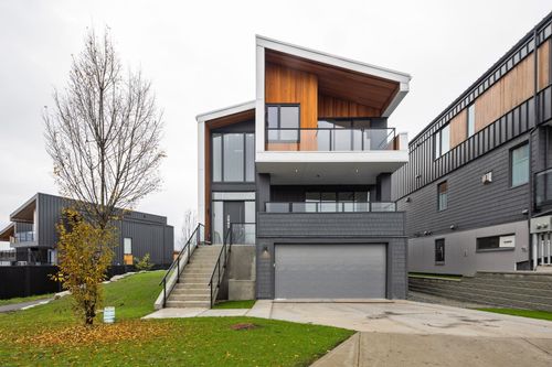 2945 Snowberry Pl, Squamish, BC, V8B1B1 | Card Image
