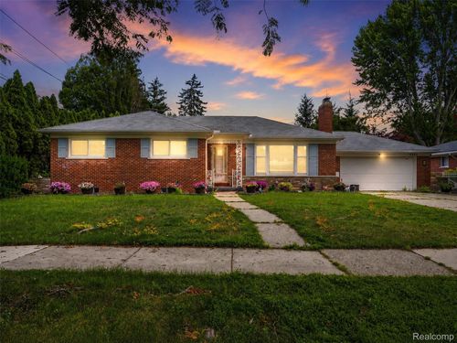 19986 E Doyle Pl, Grosse Pointe Woods, MI, 48236-2405 | Card Image