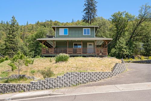 105 Linda Ln, Shady Cove, OR, 97539-7708 | Card Image