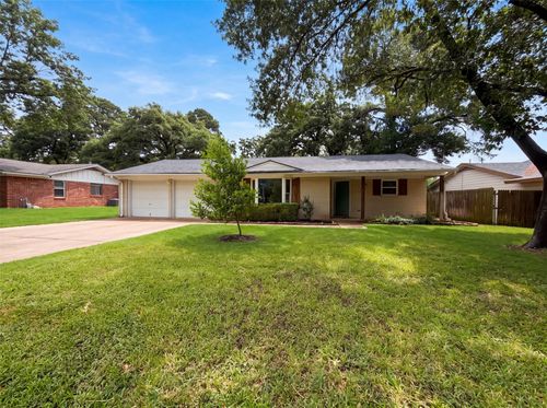 1805 Brookview Drive, Arlington, TX, 76010 | Card Image