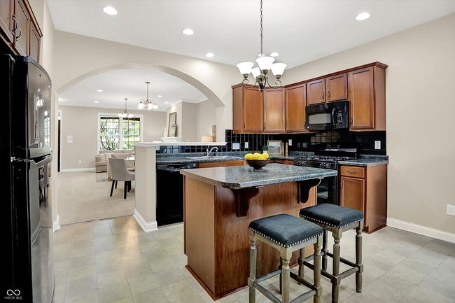 6691 Beekman Pl, Condo with 3 bedrooms, 3 bathrooms and null parking in Zionsville IN | Image 11
