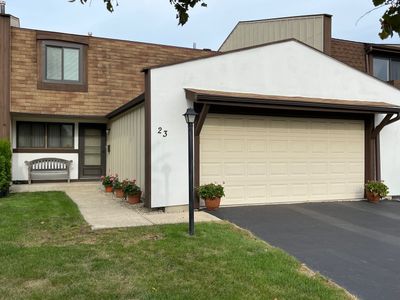 23 Cherrywood Court, Townhouse with 3 bedrooms, 2 bathrooms and 4 parking in Indian Head Park IL | Image 1