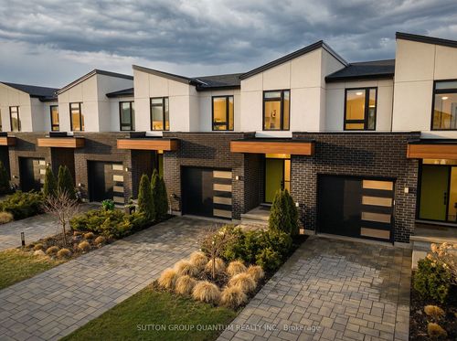 7214 Parsa St, Niagara Falls, ON, L2H3T1 | Card Image