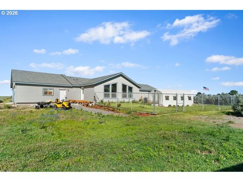 78566 Agnew Rd, Hermiston, OR, 97838-6128 | Card Image