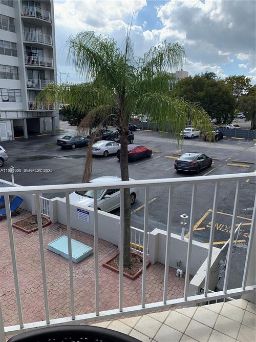 apt-206-16740 Ne 9th Ave, North Miami Beach, FL, 33162-2573 | Card Image