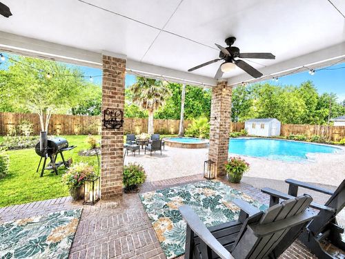2410 Lakeway Dr, Friendswood, TX, 77546-6193 | Card Image