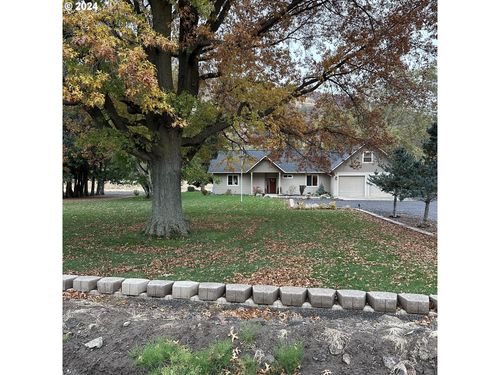 81890 S Fork Walla Walla River Rd, Milton-Freewater, OR, 97862-7027 | Card Image