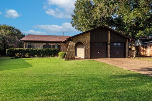 2003 Pebblecreek Dr, Cleburne, TX, 76033-7908 | Card Image