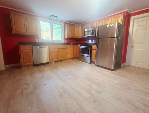 15 Skinner St, Claremont, NH, 03743-4800 | Card Image