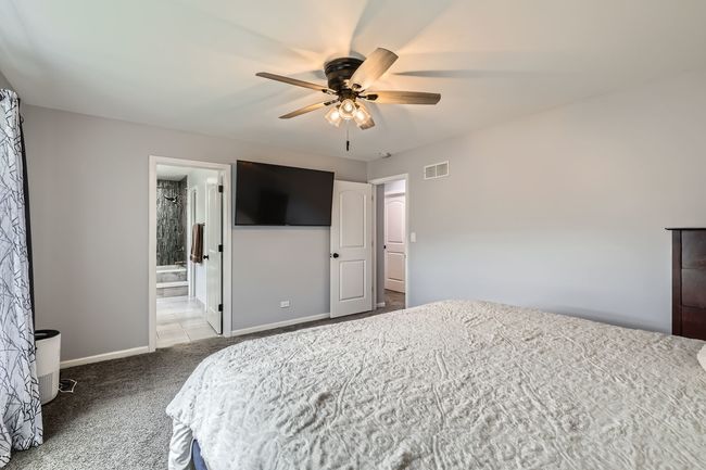 1300 Gloucester Cir, Townhouse with 3 bedrooms, 3 bathrooms and 2 parking in Carol Stream IL | Image 17