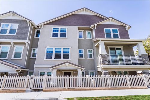 89 Willow St, Fillmore, CA, 93015-2248 | Card Image