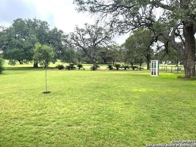 510 Jack Nickolaus Dr, House other with 3 bedrooms, 3 bathrooms and null parking in Devine TX | Image 34