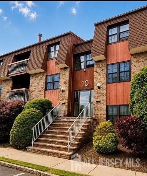 110 Keystone Ct, Woodbridge, NJ, 07095-1434 | Card Image