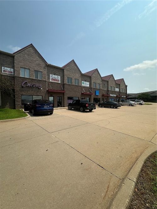 5-3720 Queen Ct Sw, Cedar Rapids, IA, 52404 | Card Image