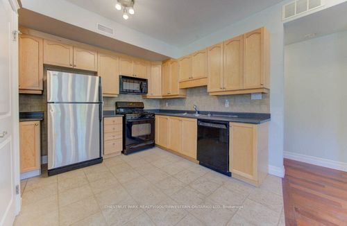 555 King St E, Kitchener, ON, N2G2L9 | Card Image