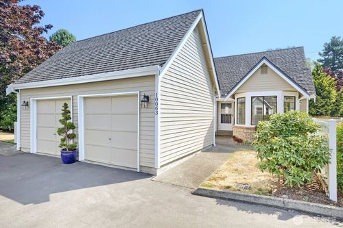 10063 Wallingford Ave N, Seattle, WA, 98133-9438 | Card Image
