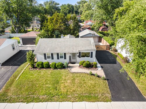 124 Bernard Dr, Buffalo Grove, IL, 60089-3504 | Card Image