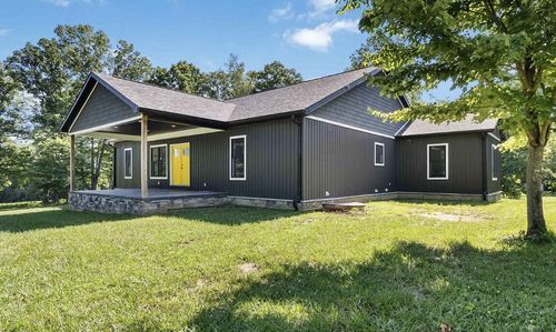 226 W Wilson Rd, Russell Springs, KY, 42642-6858 | Card Image