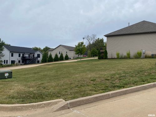 2530 W Davidsridge Rd, Peoria, IL, 61614-7501 | Card Image