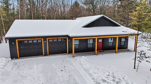 9073 Colby Rd, Greenville, MI, 48838-8246 | Card Image