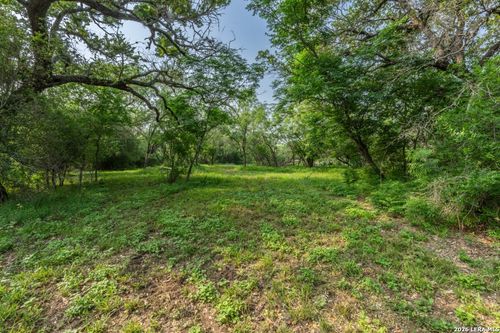 224 County Road 662, Devine, TX, 78016 | Card Image