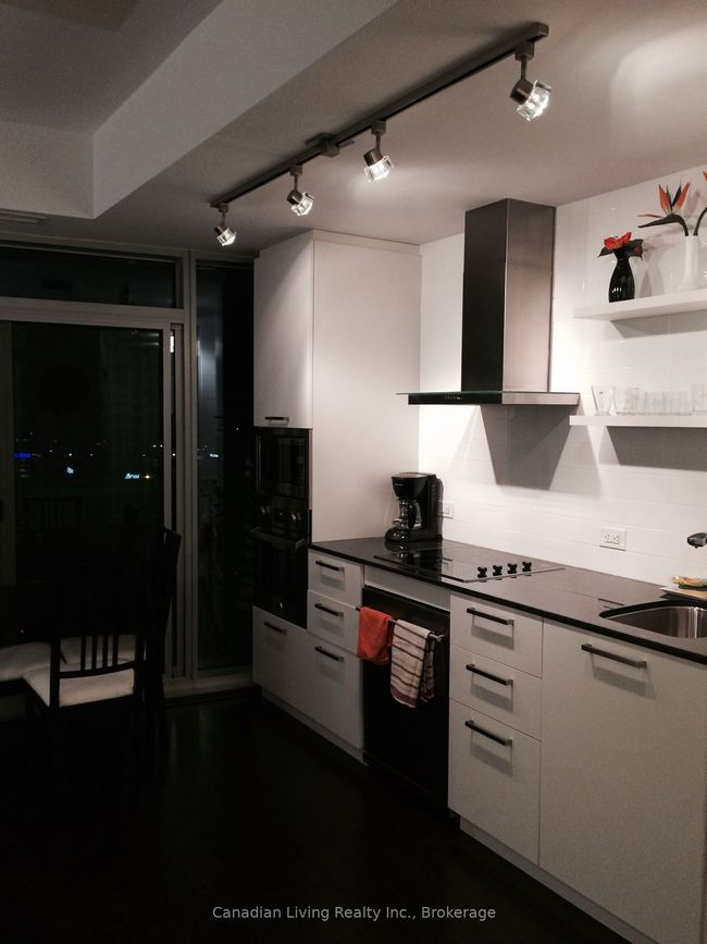 3901 - 12 York St, Condo with 1 bedrooms, 1 bathrooms and null parking in Toronto ON | Image 8