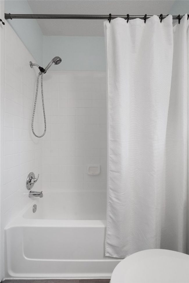 Full bath featuring shower / tub combo | Image 25