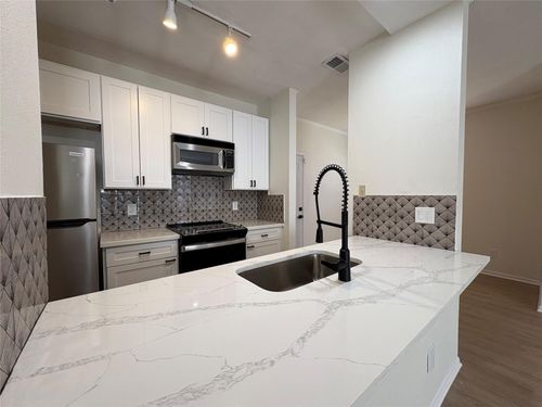 apt-909-9850 Pagewood Ln, Houston, TX, 77042-5527 | Card Image
