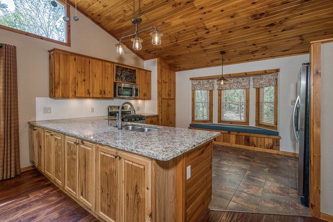 292 Holly Cove Cir, Home with 2 bedrooms, 3 bathrooms and null parking in Blairsville GA | Image 8