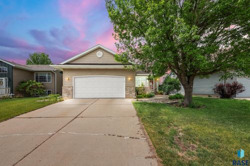4817 S Galway Ave Avenue, Sioux Falls, SD, 57106-7552 | Card Image