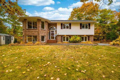 38 Devonport Ave, Fall River, NS, B2T1A4 | Card Image