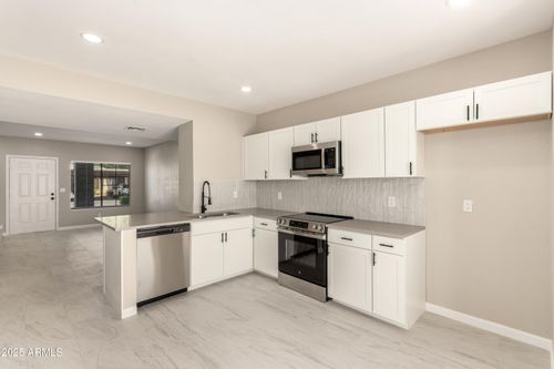 1048-7801 N 44th Dr, Glendale, AZ, 85301-8103 | Card Image