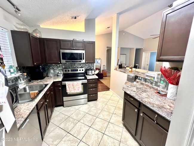 8032 Honeysuckle Lane, House other with 3 bedrooms, 2 bathrooms and null parking in Jacksonville FL | Image 5