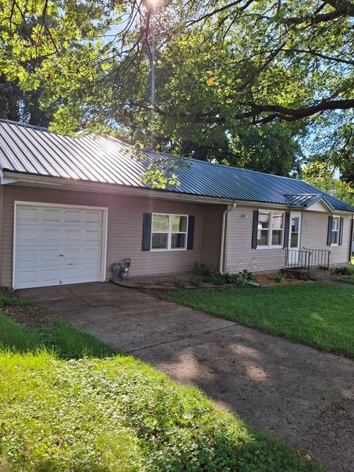 304 Depot St, Walnut, IL, 61376-9782 | Card Image