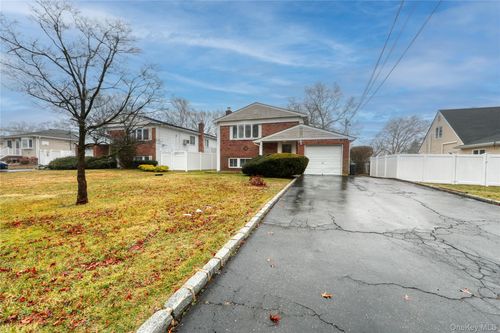 386 Southport St, Ronkonkoma, NY, 11779-6265 | Card Image