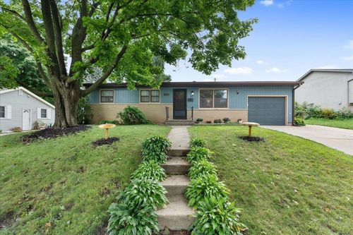 4613 School Rd, Madison, WI, 53704-1315 | Card Image