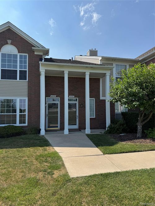 45562 Warwick Dr, Macomb, MI, 48044-4063 | Card Image