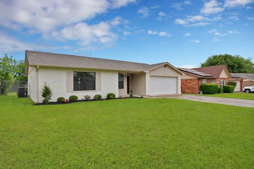 2822 Pebble Beach Dr, Lancaster, TX, 75134-2029 | Card Image