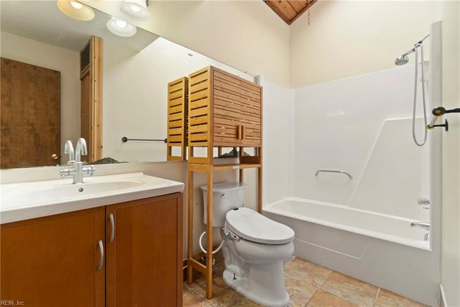 2568 Shore Dr, House attached with 3 bedrooms, 2 bathrooms and null parking in Virginia Beach VA | Image 24