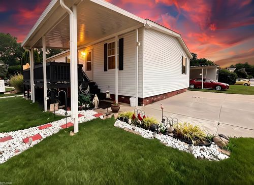 50214 Ambleside Ct, Shelby Township, MI, 48315-3201 | Card Image