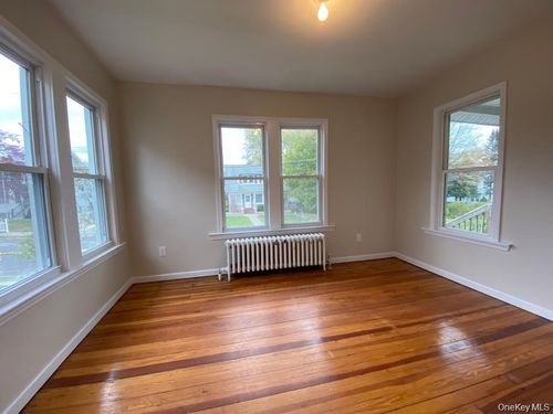 97 Gurnee Ave, Haverstraw, NY, 10927-1300 | Card Image