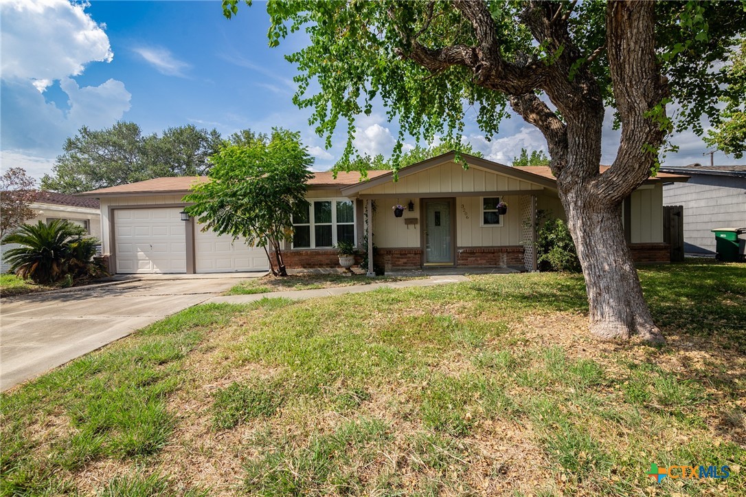 Bobolink St, Victoria, TX 77901