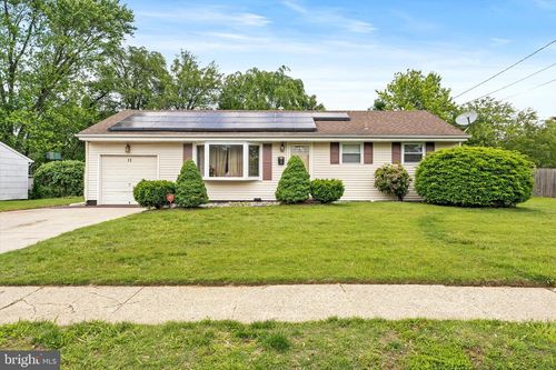 11 Langdon Rd, BURLINGTON, NJ, 08016-2921 | Card Image