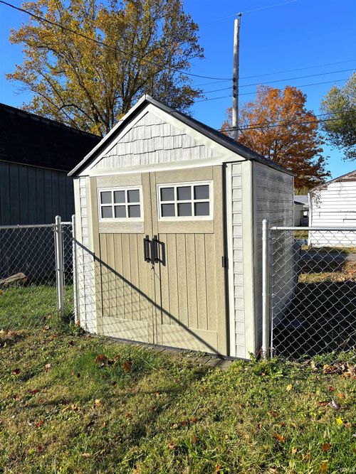 332 N Parker Ave, Albany, IN, 47320-1342 | Card Image