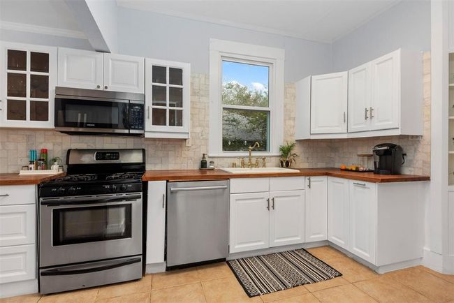 3610 Avenue P 1/2, House other with 3 bedrooms, 2 bathrooms and null parking in Galveston TX | Image 17