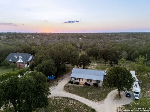 429 Ringaskiddy Cir, Floresville, TX, 78114-6734 | Card Image