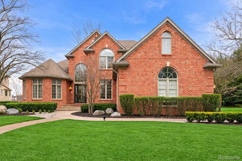 21675 Medallion Ct, Macomb, MI, 48044-2284 | Card Image
