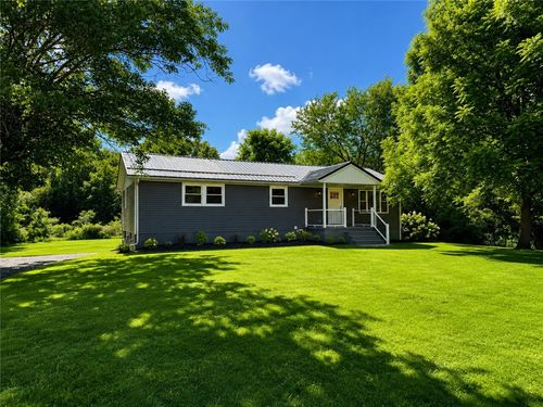 141 Lakeside Dr, New Castle, PA, 16105-6113 | Card Image