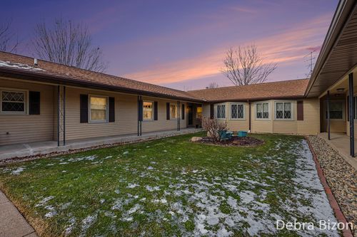 7425 Pinegrove Dr, Jenison, MI, 49428-7792 | Card Image